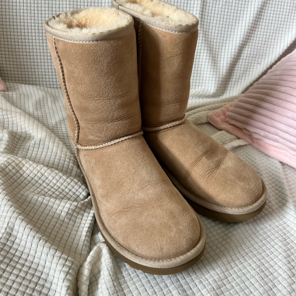 UGG Classic Short Suede Boots in Chestnut